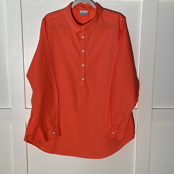 Columbia Women’s Top - Picture 3 of 12